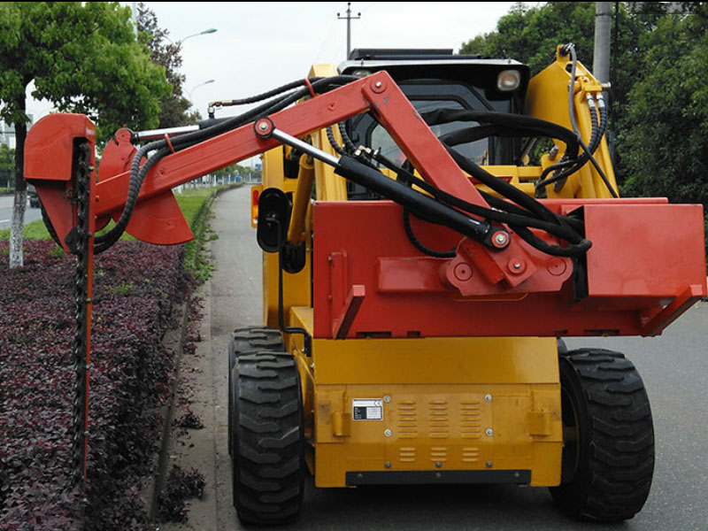 滑移裝載機(jī)修剪機(jī)應(yīng)用于綠化帶修剪